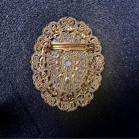 Vintage‎ Gold Tone Lovers Hand Painted Ceramic Victorian Oval Brooch Pin - Picture 2 of 4